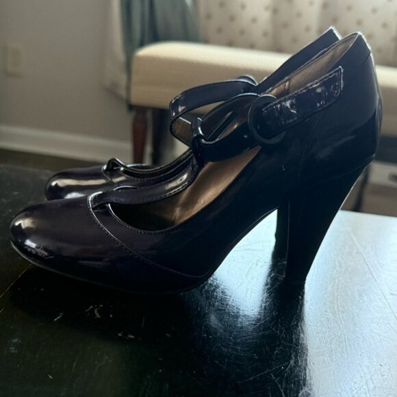 Gabriella Rocha Shelby Mary Jane T-Strap Heels Burgundy Patent - Size 5 - Picture 6 of 6